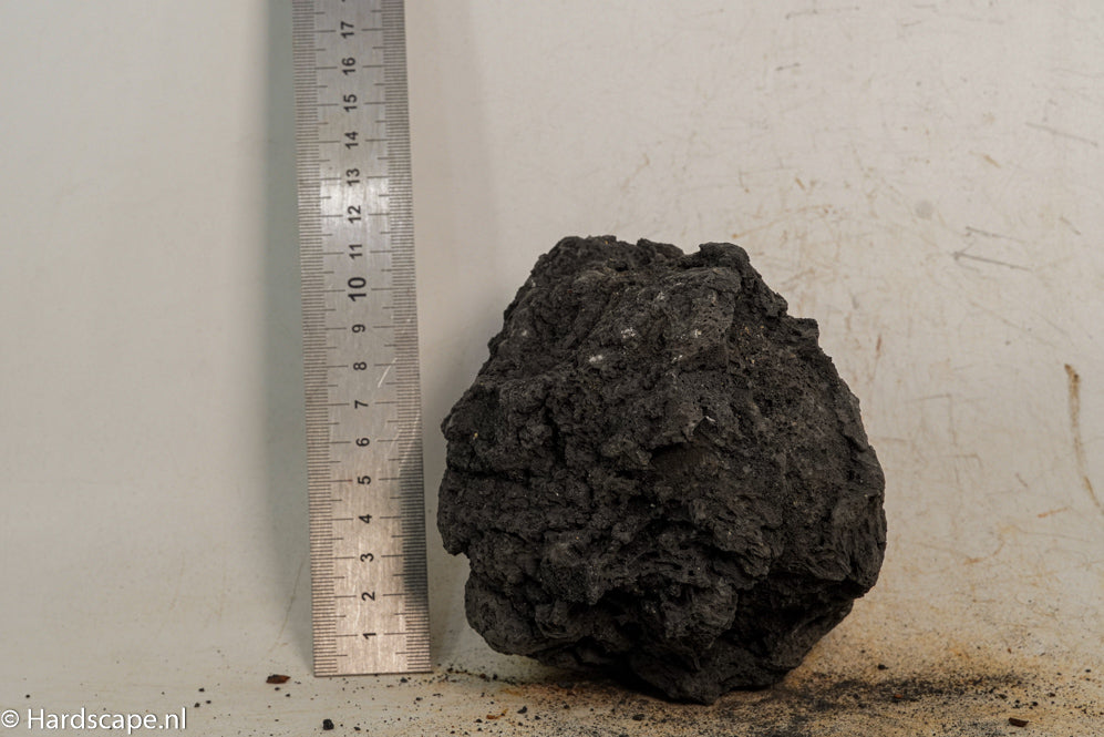 Black Lava M162 - Hardscape.nl
