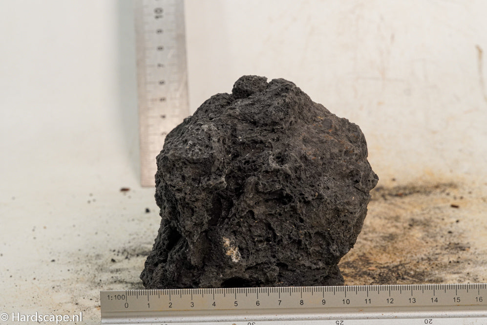 Black Lava M162 - Hardscape.nl