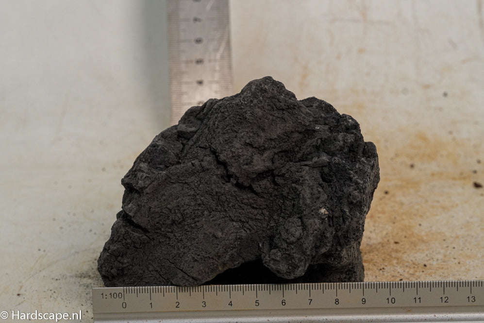 Black Lava S382 - Hardscape.nl