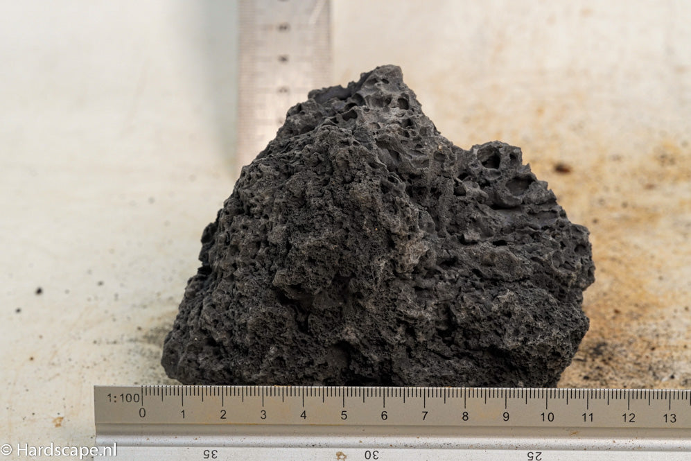 Black Lava S393 - Hardscape.nl