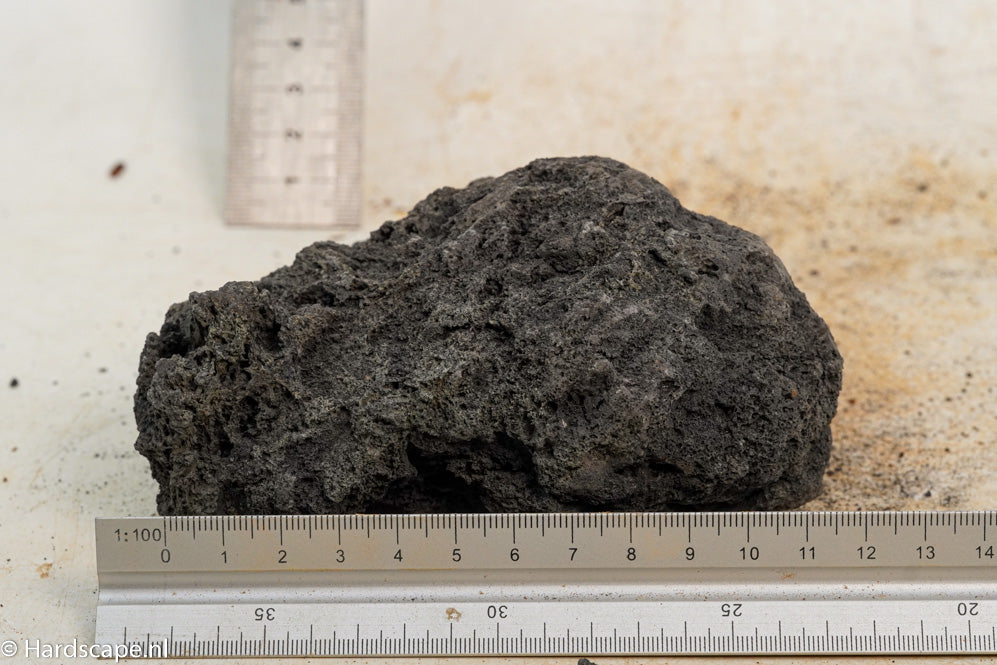 Black Lava S395 - Hardscape.nl