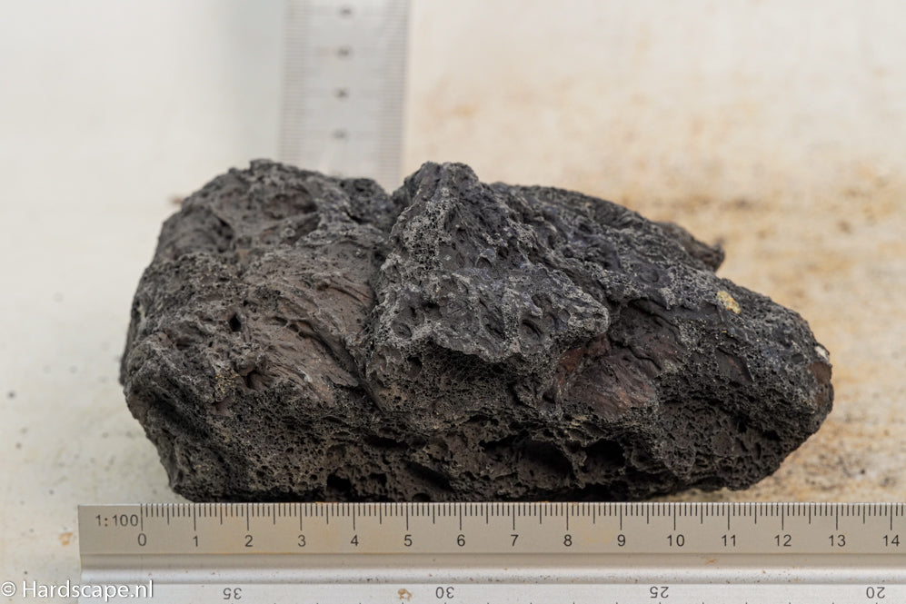 Black Lava S398 - Hardscape.nl