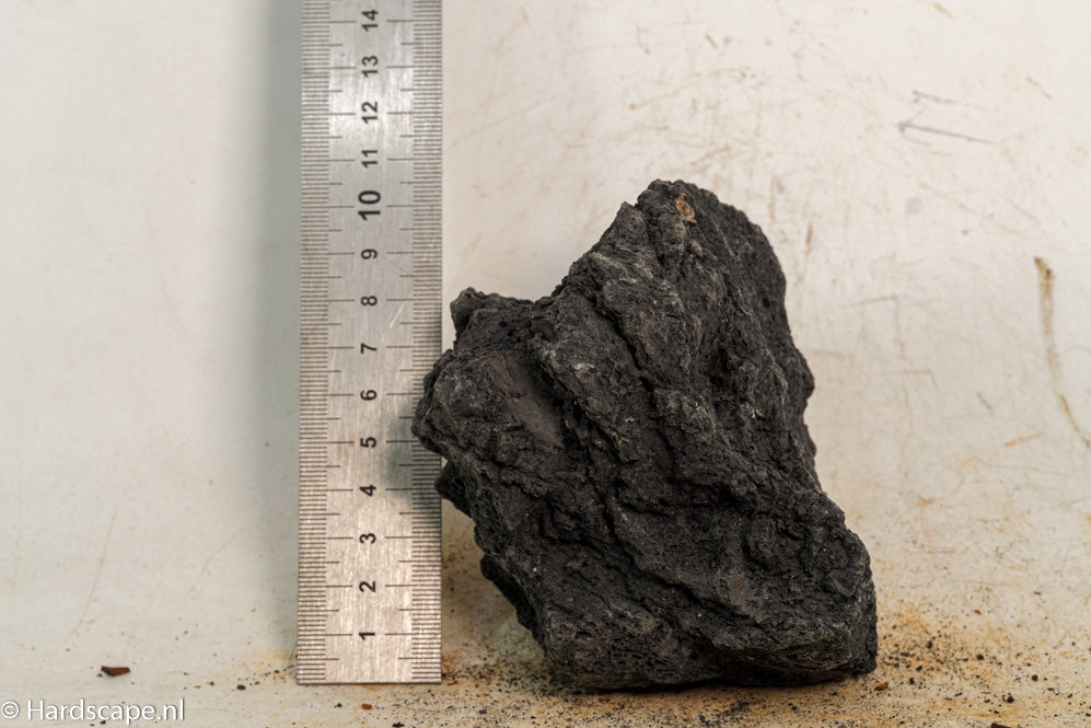 Black Lava S402 - Hardscape.nl