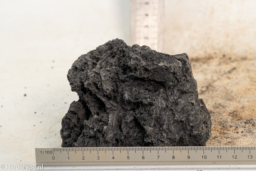 Black Lava S402 - Hardscape.nl