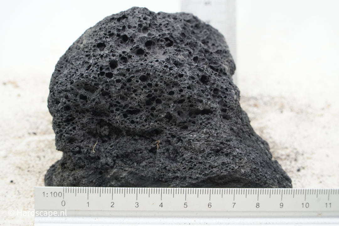 Black Lava Rock S374 - Hardscape.nl