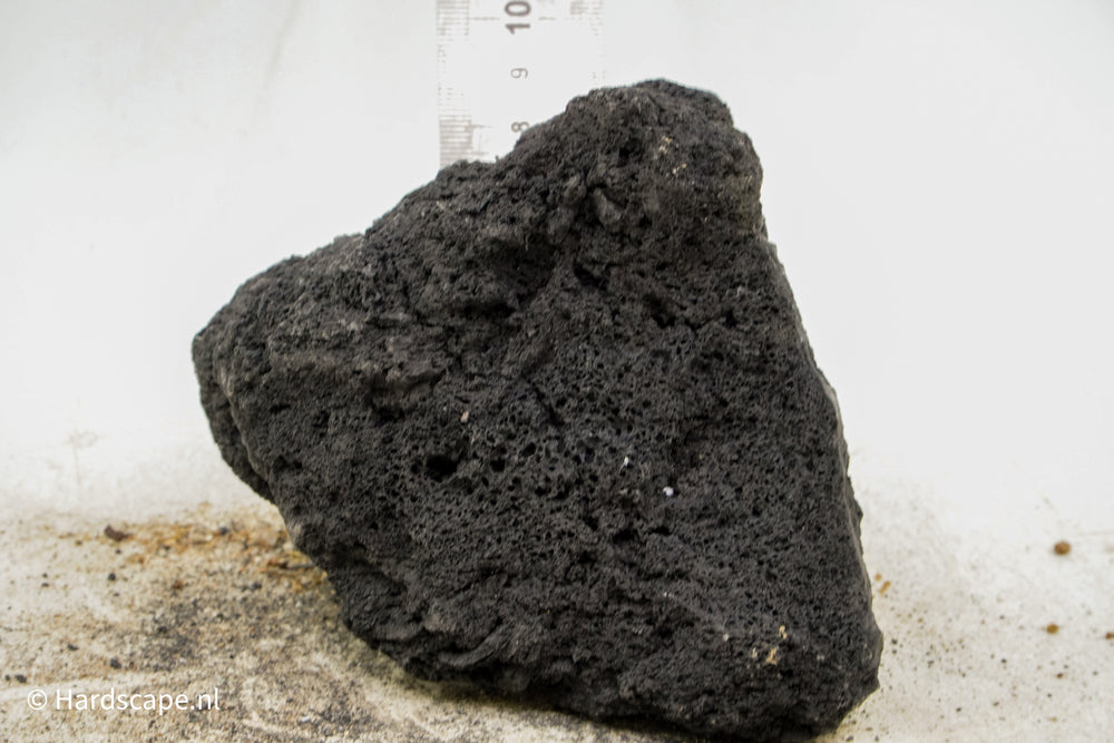 Black Lava Rock S374 - Hardscape.nl