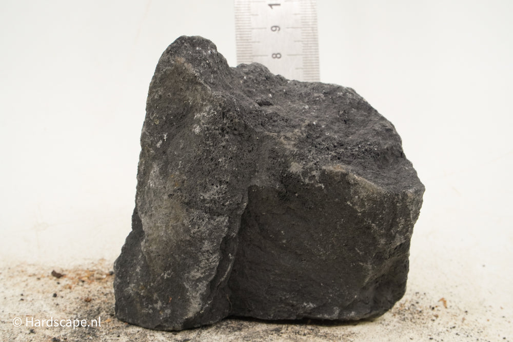 Black Lava Rock S375 - Hardscape.nl