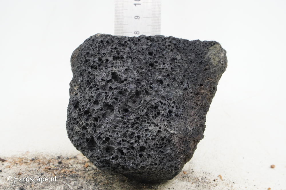 Black Lava Rock S376 - Hardscape.nl