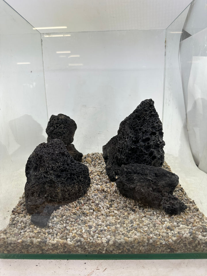Black lavarock scape - Hardscape.nl