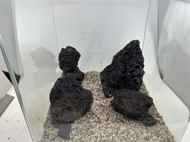 Black lavarock scape - Hardscape.nl