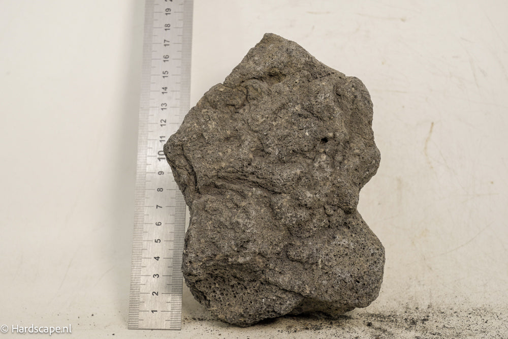 Black Lava Rock M210 - Hardscape.nl