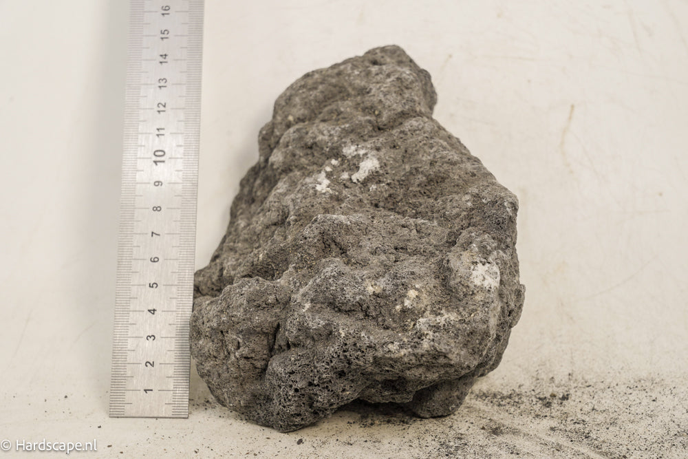 Black Lava Rock M211 - Hardscape.nl