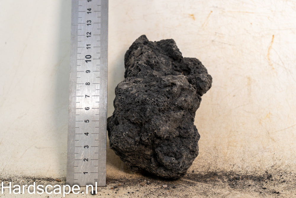Black Lava Rock S485 - Hardscape.nl