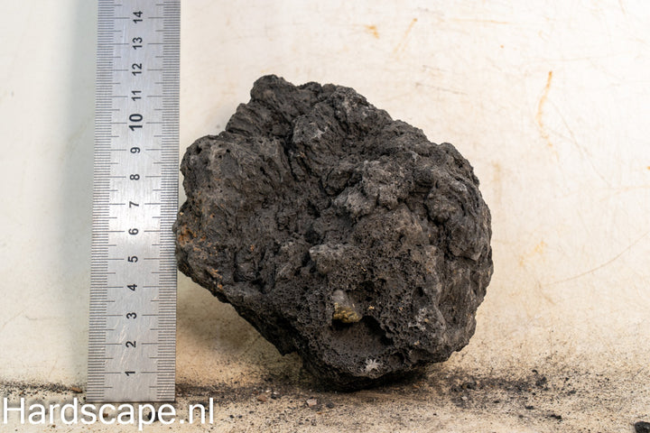 Black Lava Rock S486 - Hardscape.nl