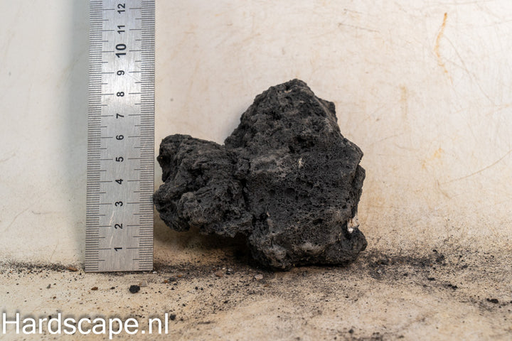 Black Lava Rock S487 - Hardscape.nl