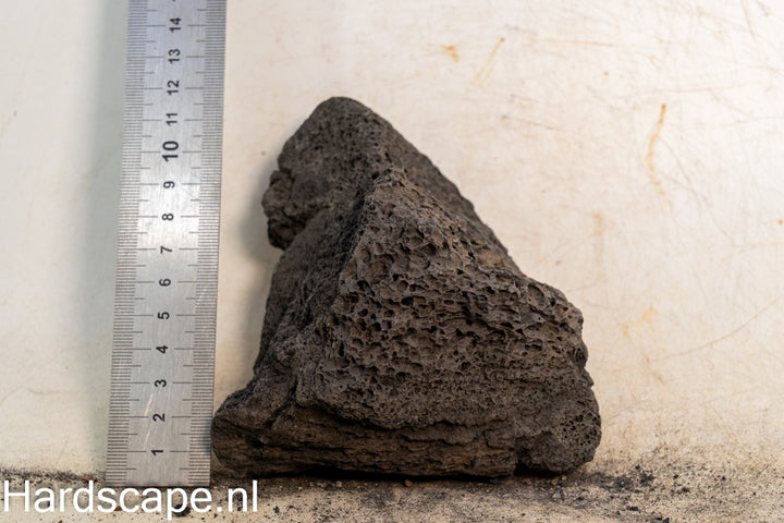 Black Lava Rock S488 - Hardscape.nl