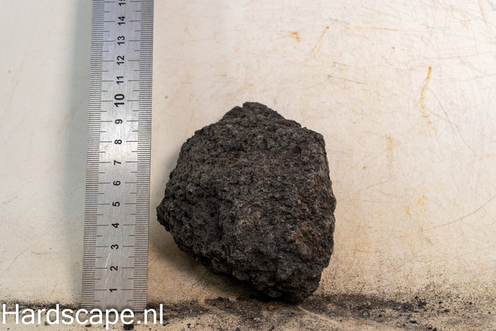 Black Lava Rock S489 - Hardscape.nl