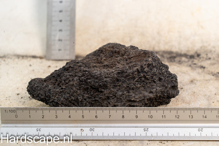 Black Lava Rock S489 - Hardscape.nl