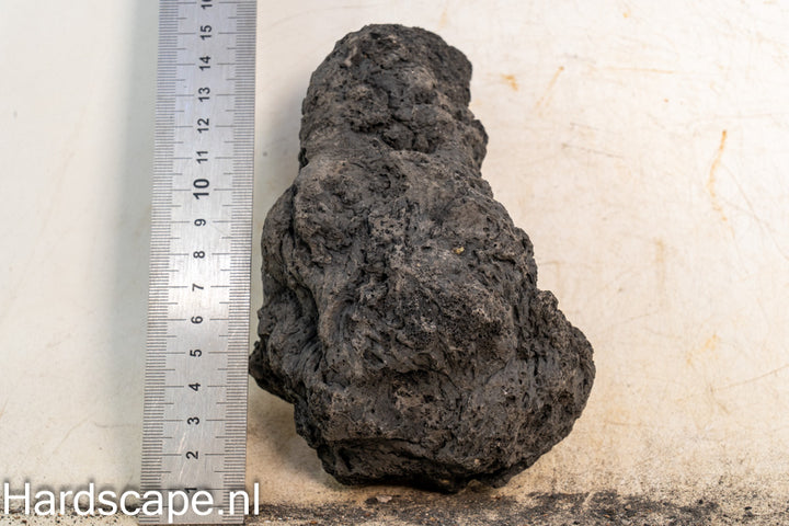 Black Lava Rock S490 - Hardscape.nl