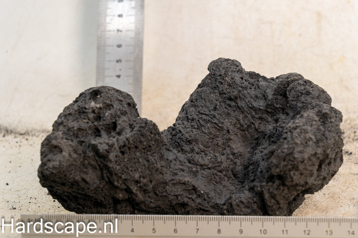 Black Lava Rock S490 - Hardscape.nl