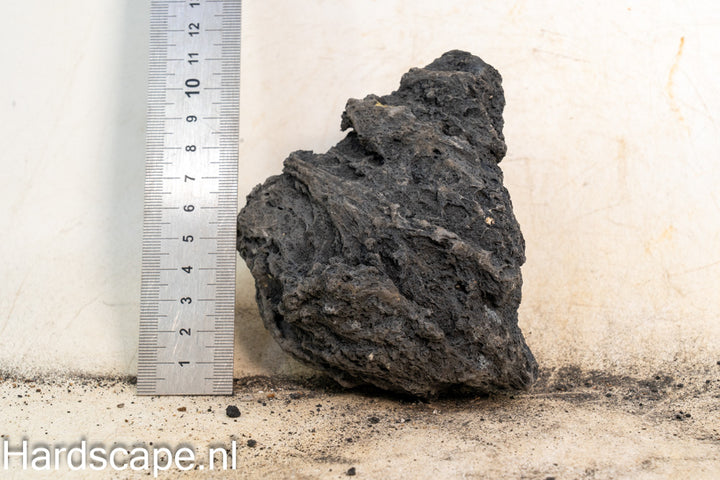 Black Lava Rock S492 - Hardscape.nl