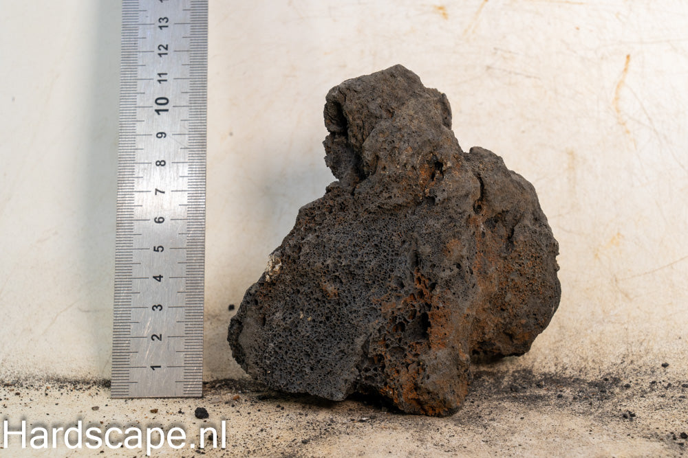 Black Lava Rock S493 - Hardscape.nl