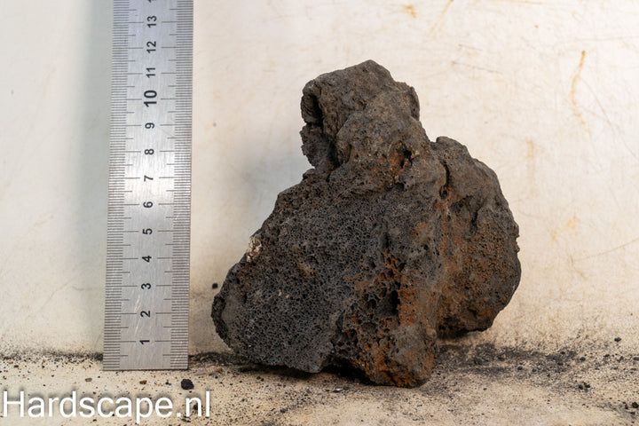 Black Lava Rock S493 - Hardscape.nl