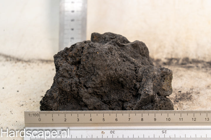Black Lava Rock S493 - Hardscape.nl