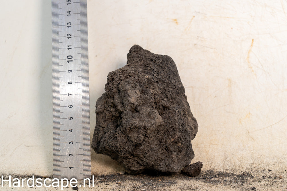 Black Lava Rock S495 - Hardscape.nl