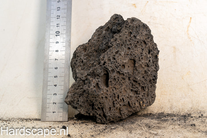 Black Lava Rock S496 - Hardscape.nl
