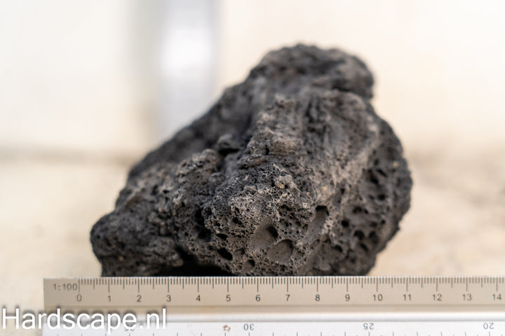 Black Lava Rock S466 - Hardscape.nl