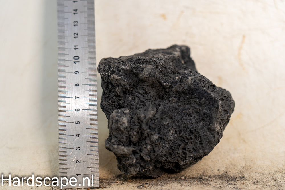 Black Lava Rock S466 - Hardscape.nl
