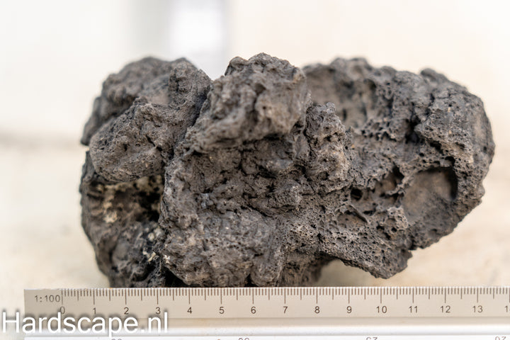 Black Lava Rock S467 - Hardscape.nl