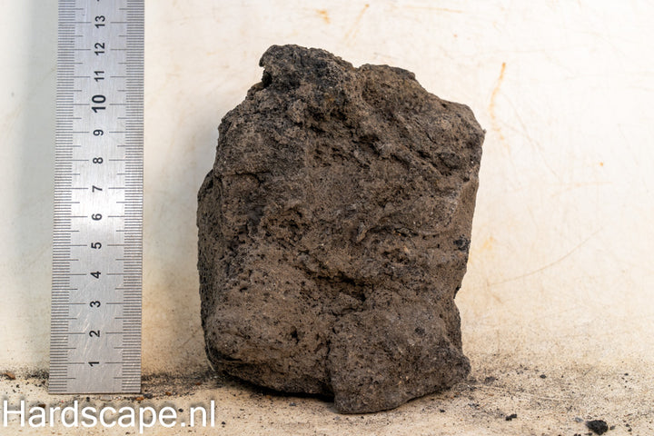 Black Lava Rock S470 - Hardscape.nl