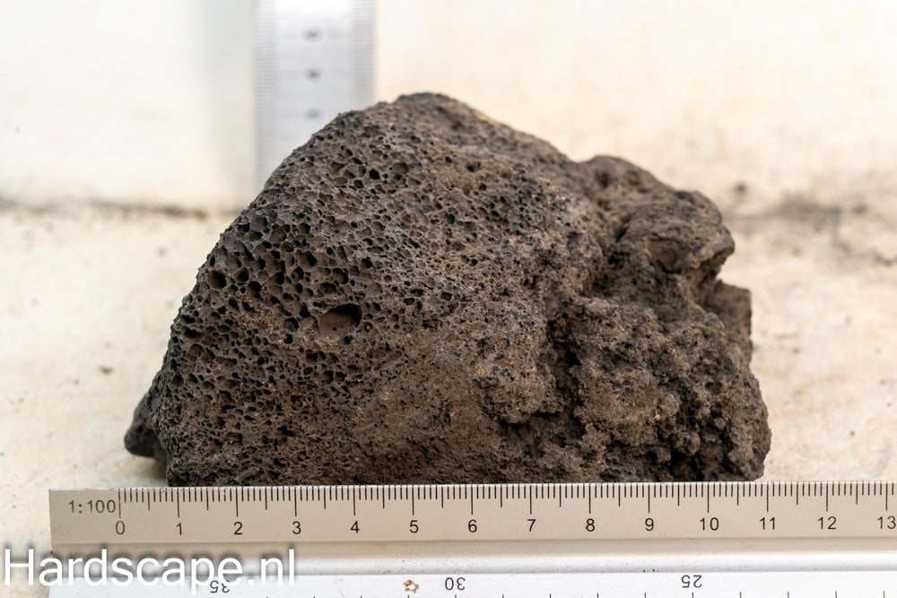 Black Lava Rock S470 - Hardscape.nl