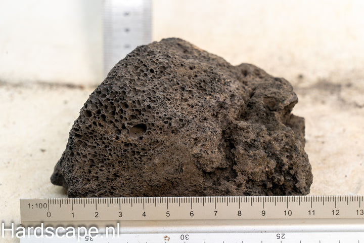 Black Lava Rock S470 - Hardscape.nl