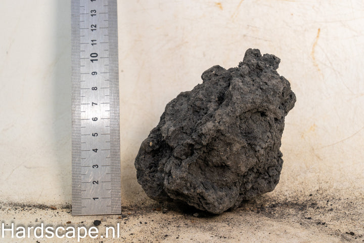 Black Lava Rock S483 - Hardscape.nl