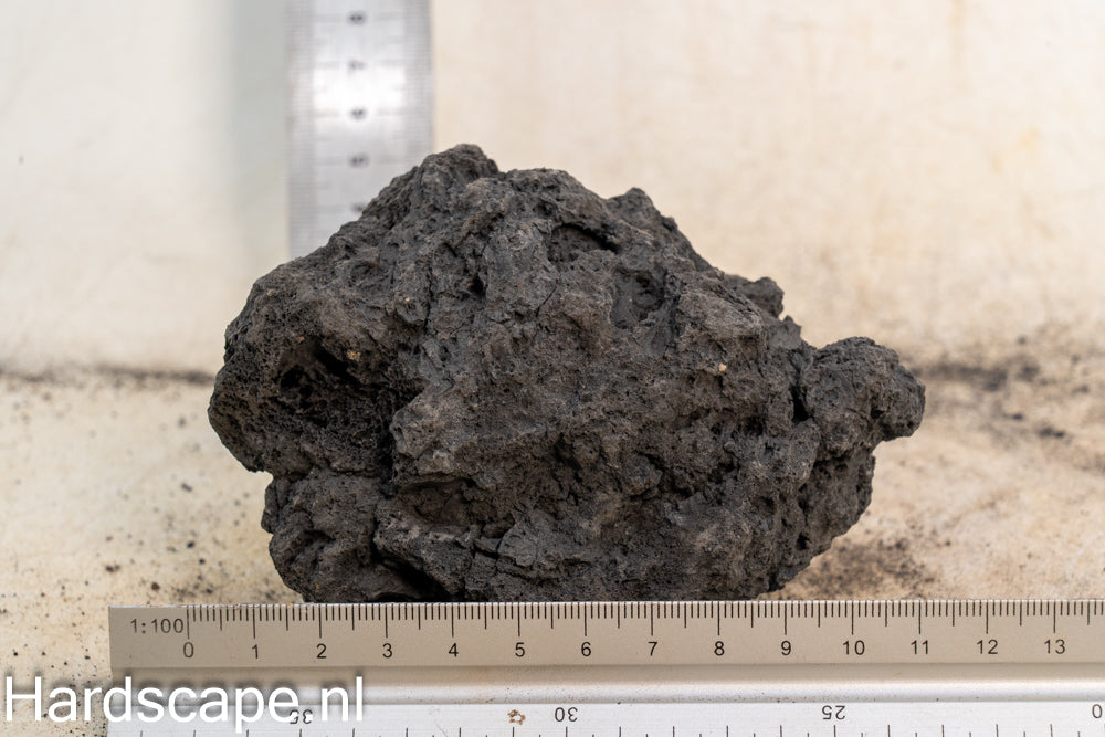 Black Lava Rock S483 - Hardscape.nl