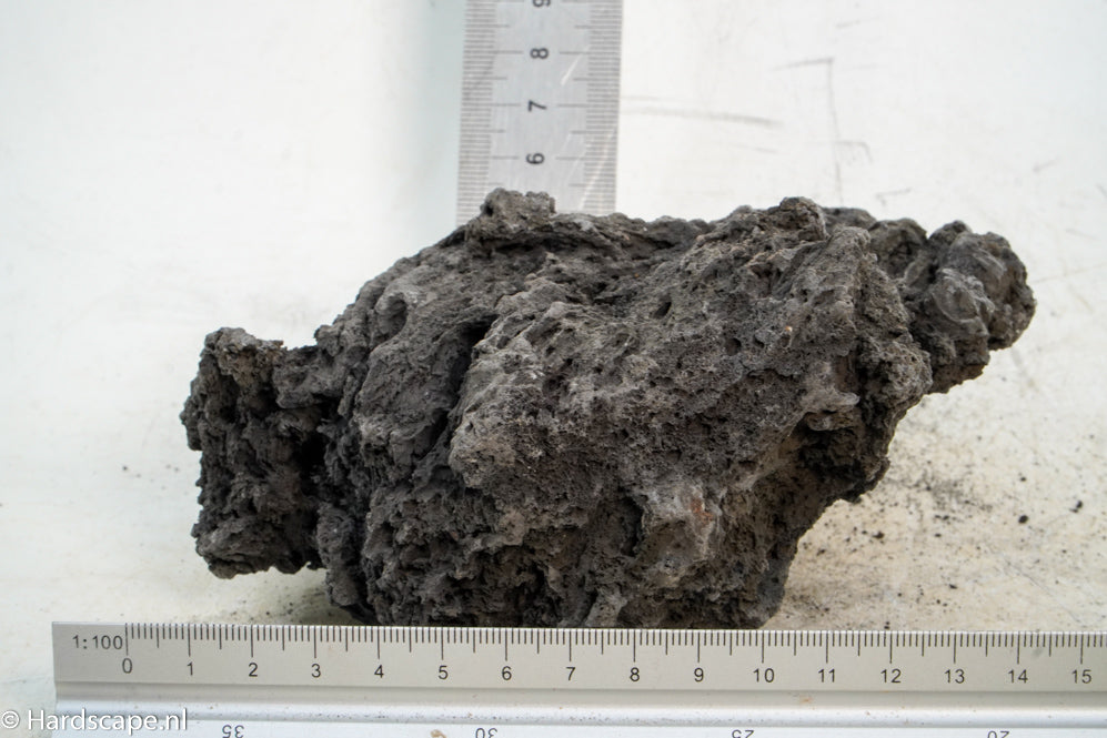 Black Lava M184 - Hardscape.nl