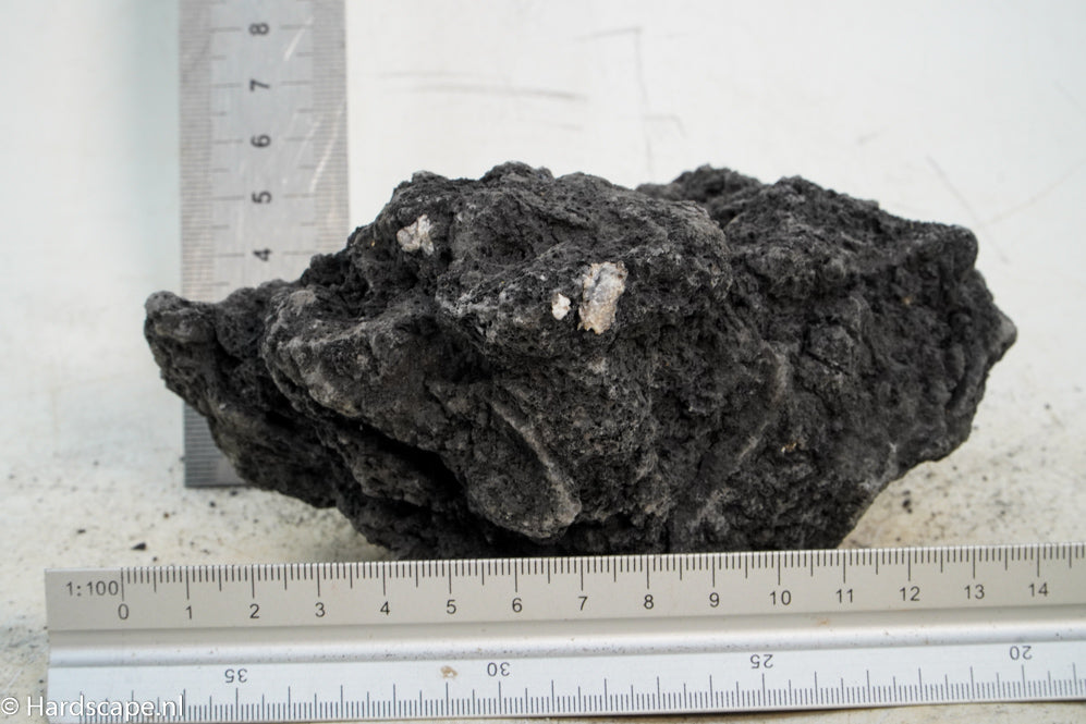 Black Lava M186 - Hardscape.nl