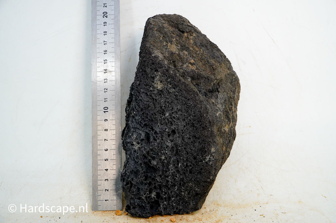 Black Lava Rock M190 - Hardscape.nl