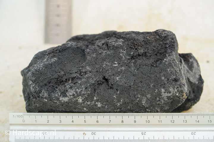 Black Lava Rock M191 - Hardscape.nl