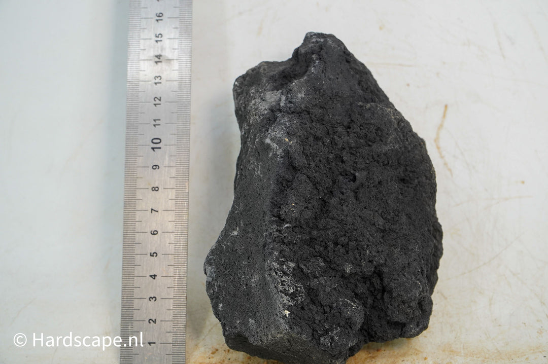 Black Lava Rock M191 - Hardscape.nl
