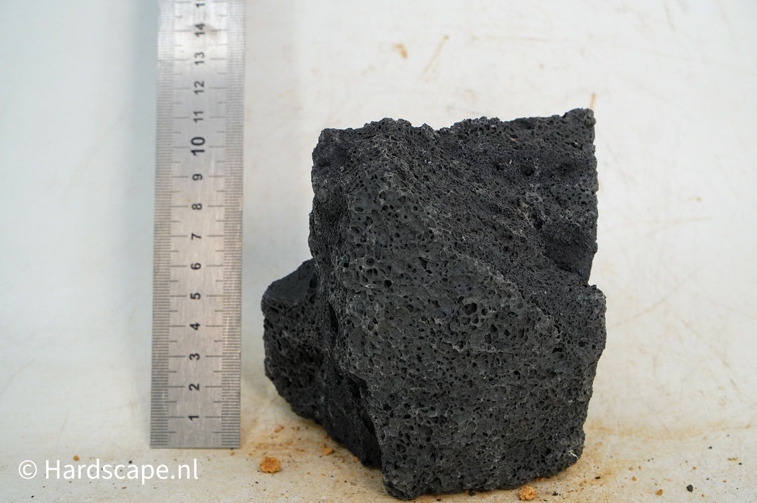 Black Lava Rock M192 - Hardscape.nl
