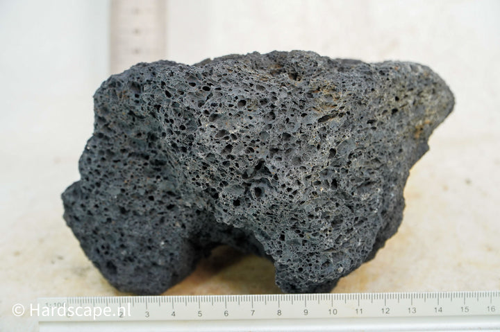 Black Lava Rock M193 - Hardscape.nl
