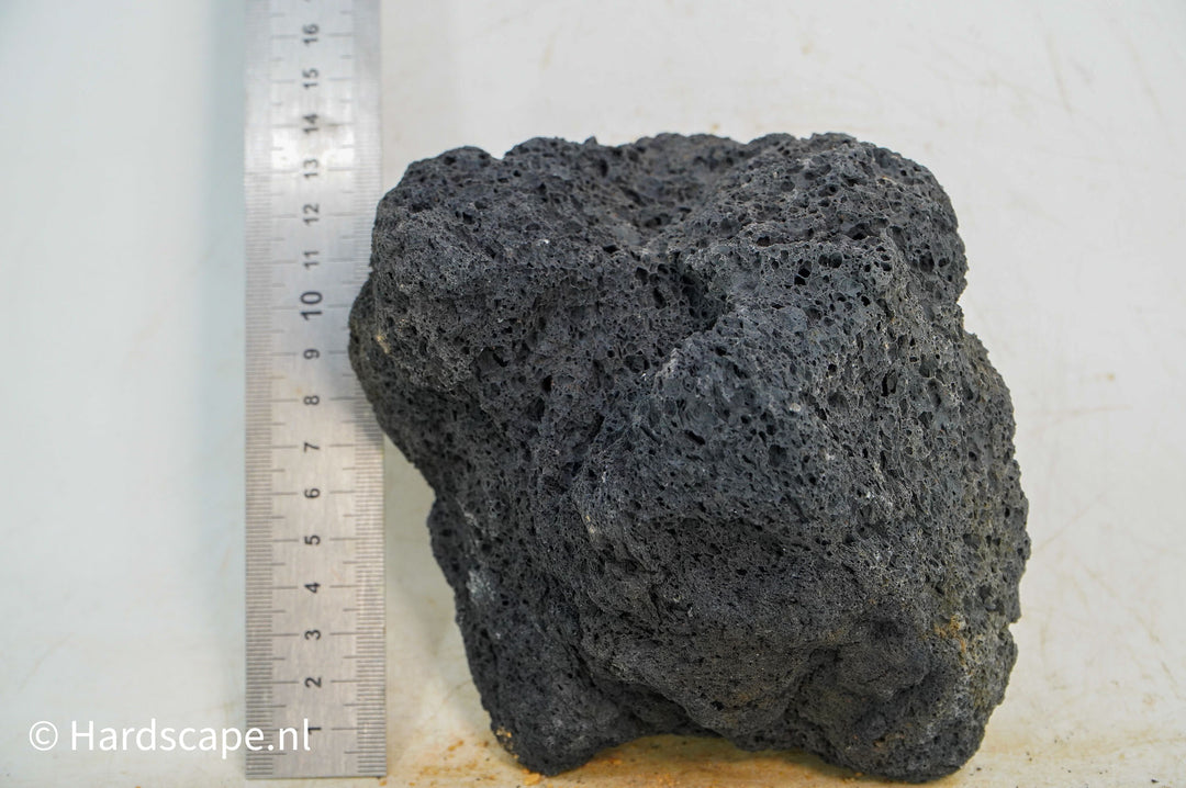 Black Lava Rock M193 - Hardscape.nl