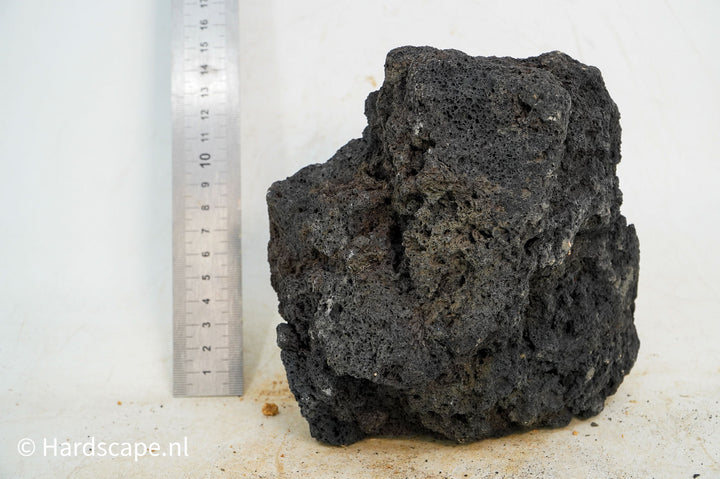 Black Lava Rock M194 - Hardscape.nl