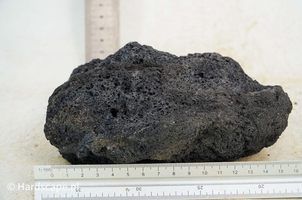 Black Lava Rock M195 - Hardscape.nl