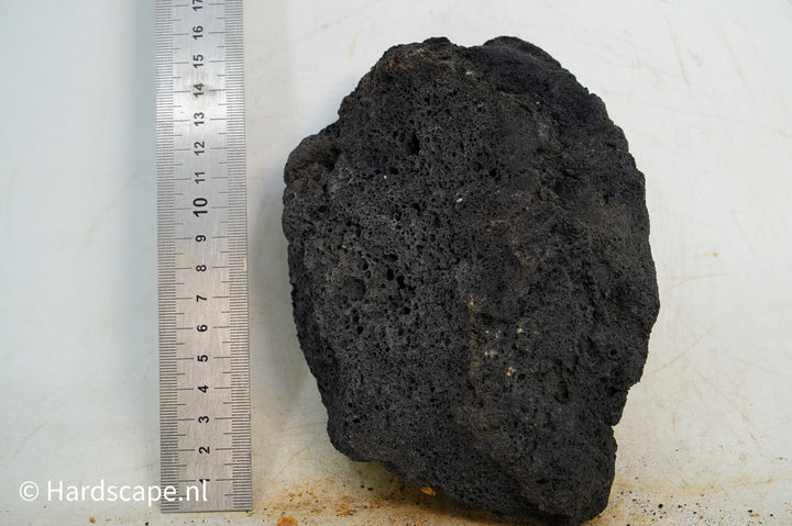 Black Lava Rock M195 - Hardscape.nl