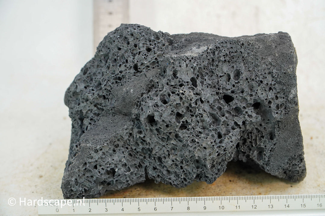 Black Lava Rock M196 - Hardscape.nl